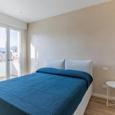 Beachfront Penthouse With Private Parking Camaiore