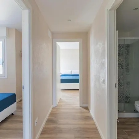 Beachfront Penthouse With Private Parking Daire *