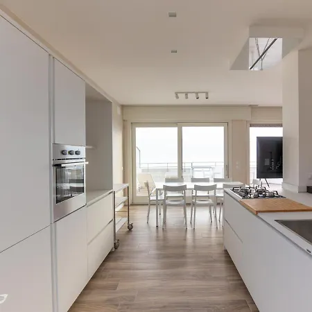 Appartement Beachfront Penthouse With Private Parking *