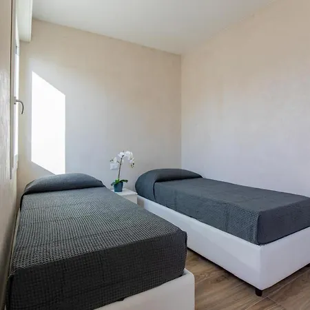 Beachfront Penthouse With Private Parking Daire Camaiore