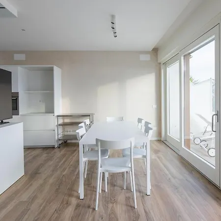 Beachfront Penthouse With Private Parking Appartement