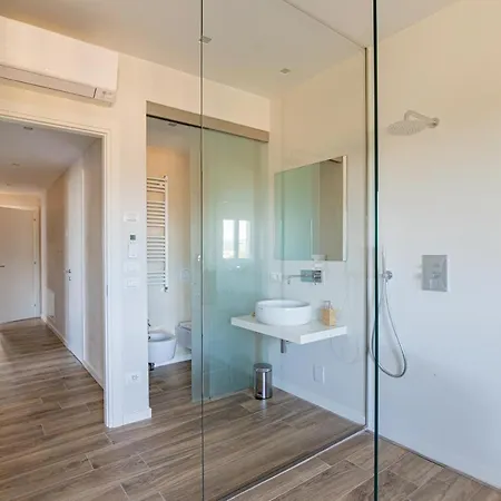 شقة Beachfront Penthouse With Private Parking