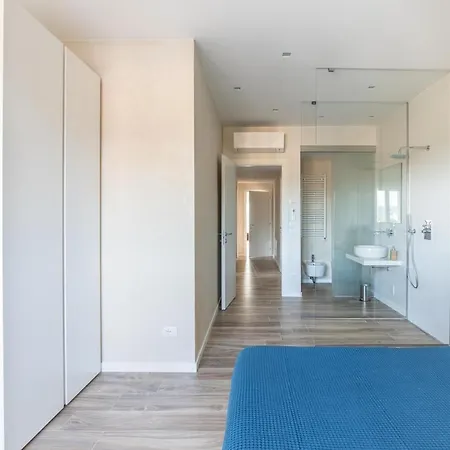 Beachfront Penthouse With Private Parking Apartment Camaiore