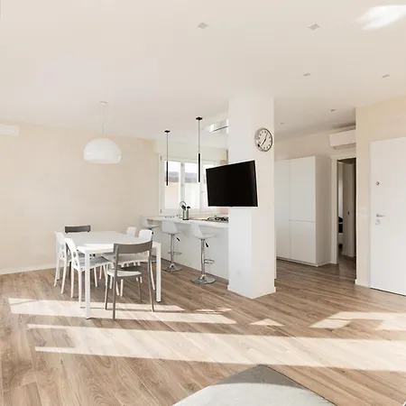 شقة Beachfront Penthouse With Private Parking *