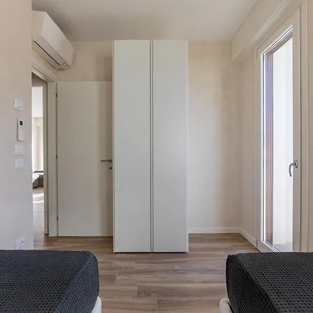 شقة Beachfront Penthouse With Private Parking