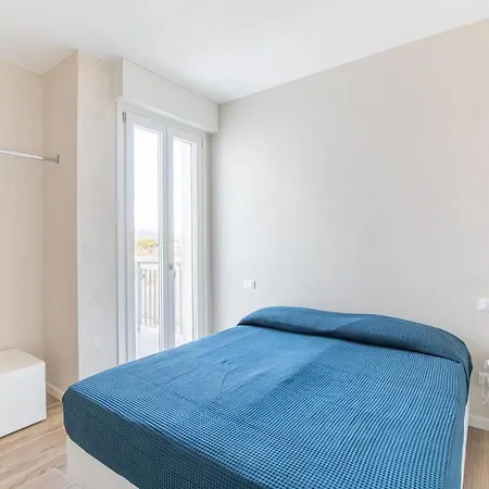 شقة Beachfront Penthouse With Private Parking *