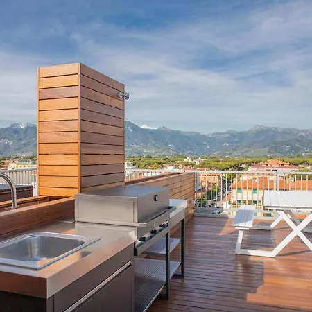 Beachfront Penthouse With Private Parking كامايوري