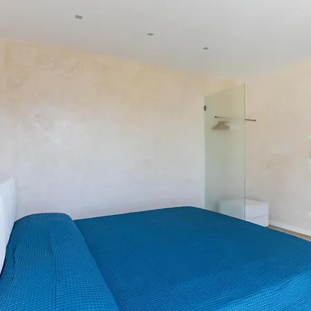 شقة Beachfront Penthouse With Private Parking