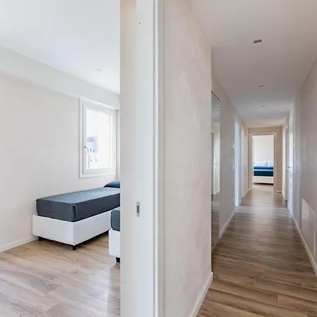 Beachfront Penthouse With Private Parking شقة *