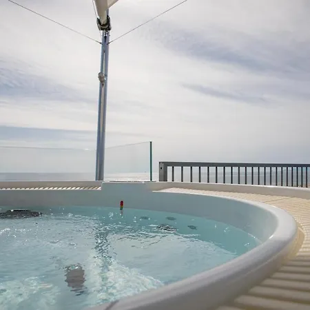 شقة Beachfront Penthouse With Private Parking كامايوري